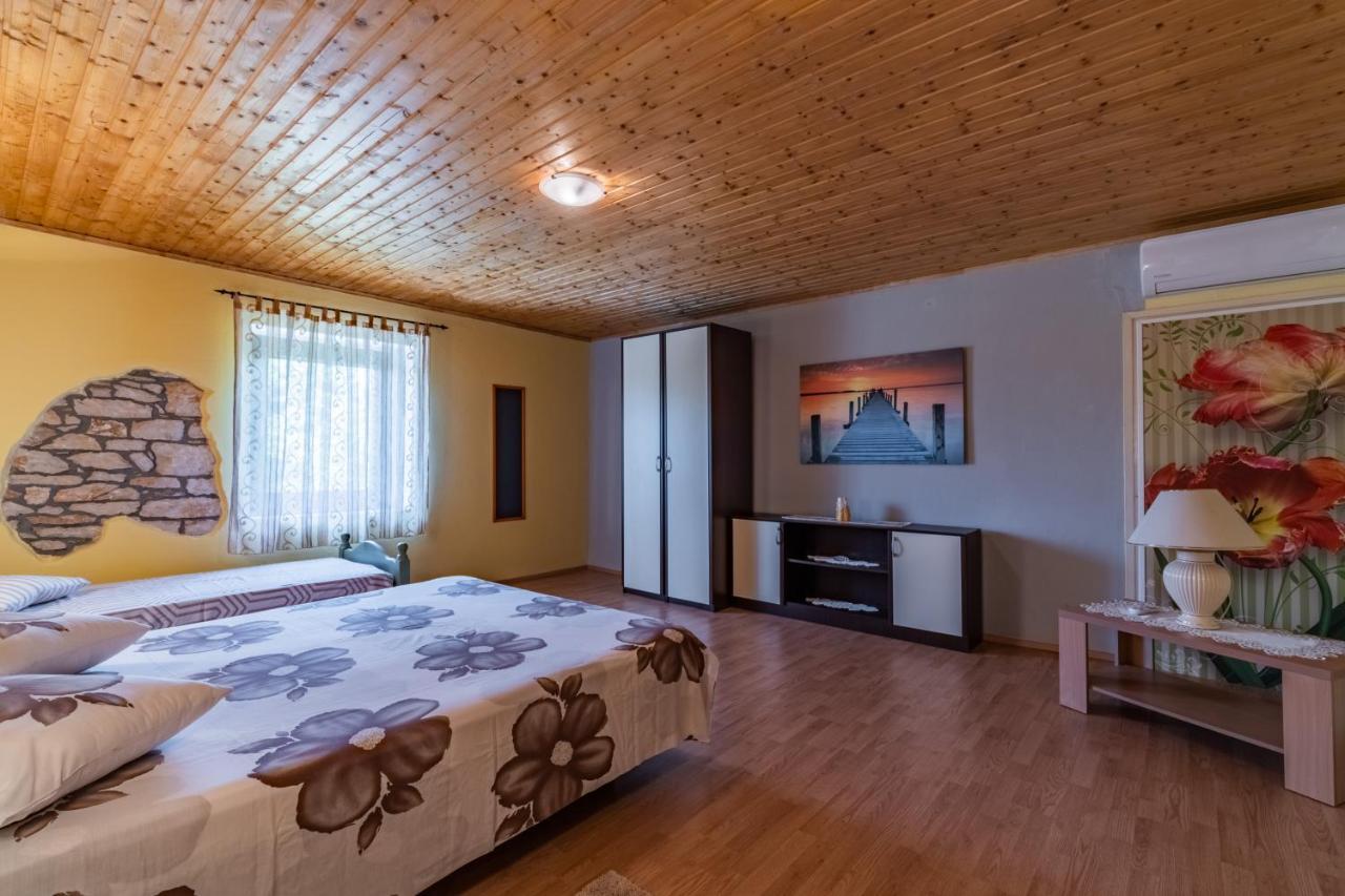 House Gracijela, Village Bulici Dovolenkový dom Sajini